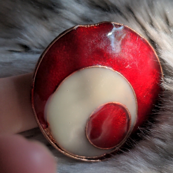 🌷Enameled Pendant - Deep Red & Cream on Bonze - Picture 3 of 4